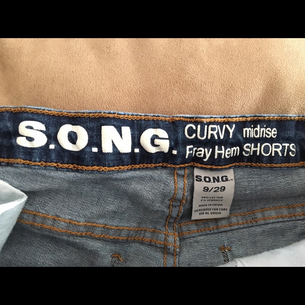 Shorts - Picture 4 of 5